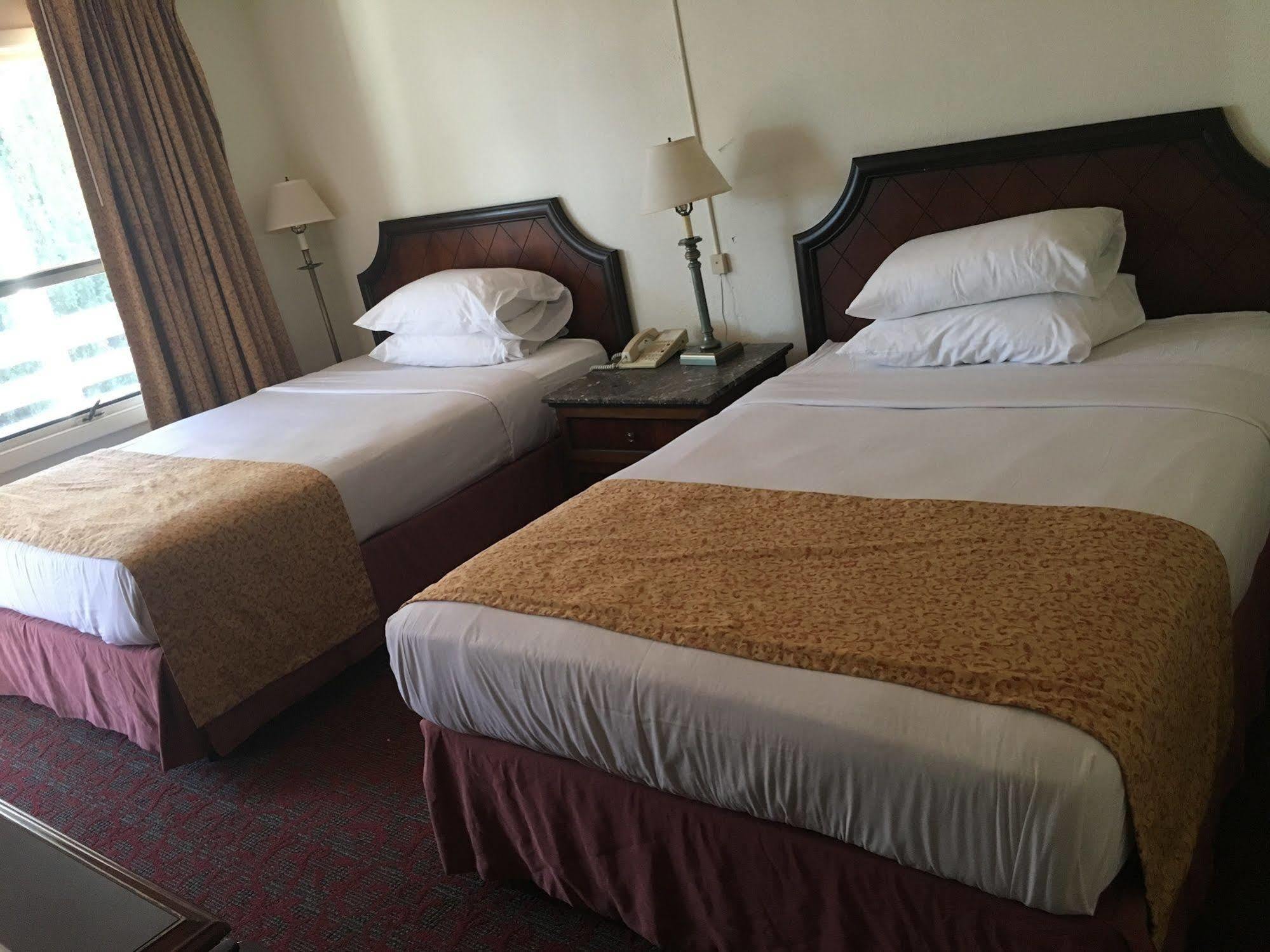Waterford Inn Екстериор снимка