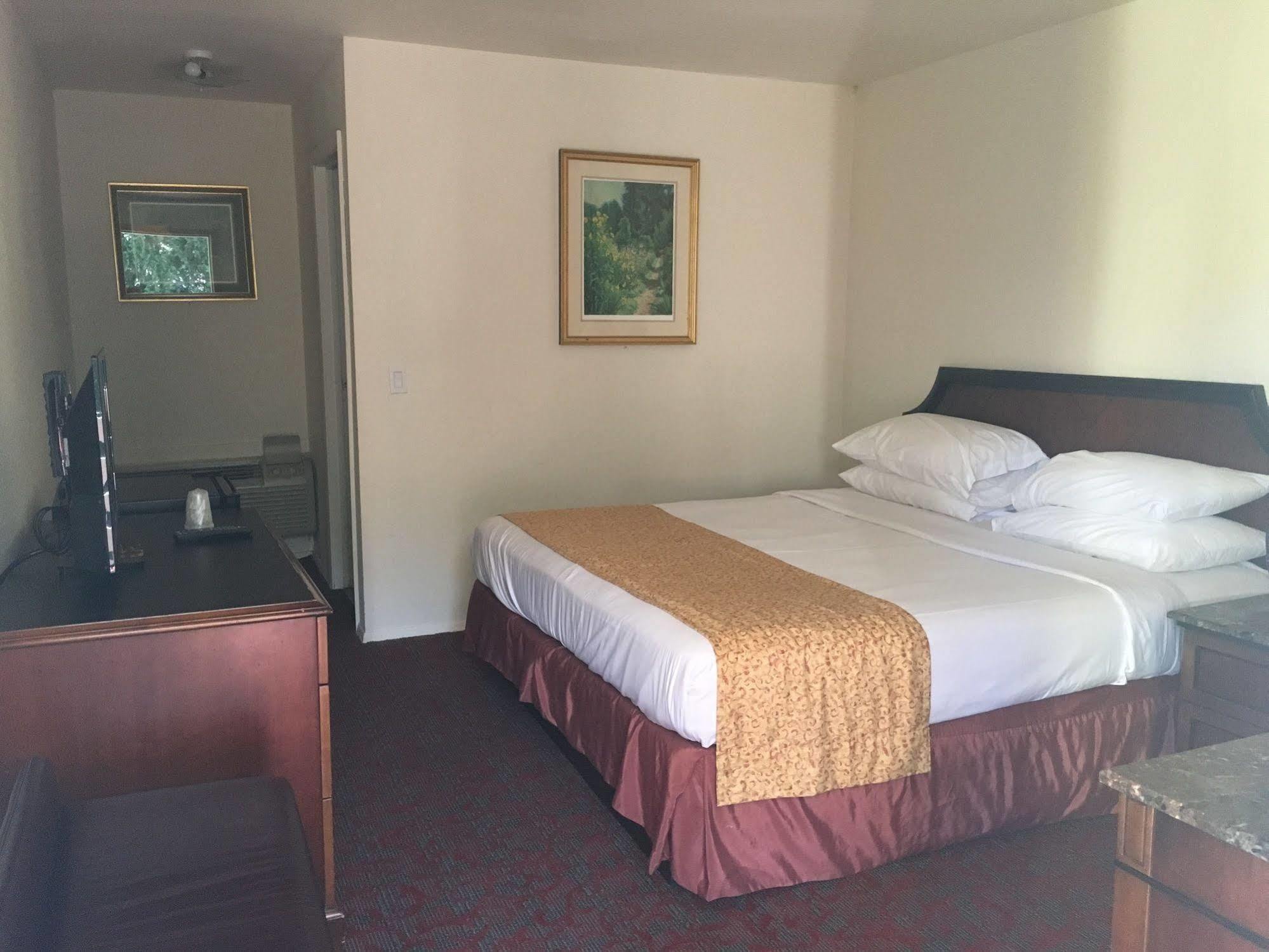 Waterford Inn Екстериор снимка